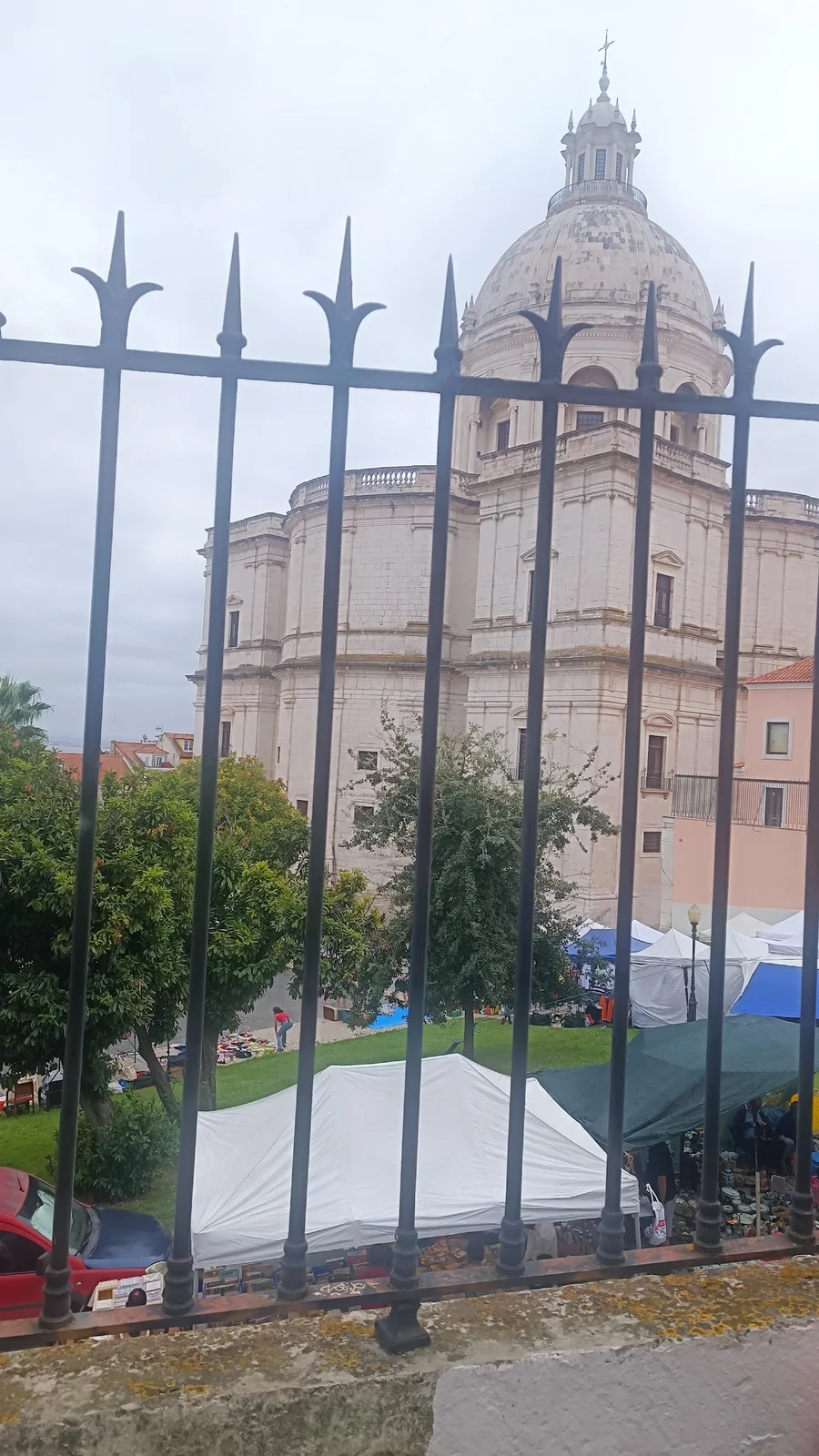Feira da Ladra Sokak Görünümü