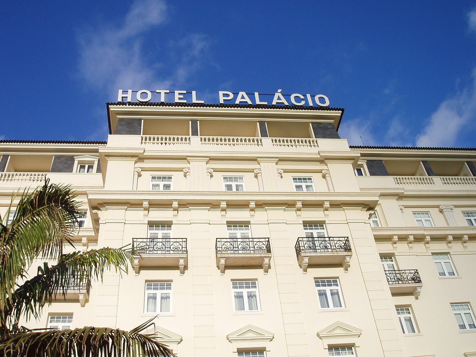 Palácio Estoril’de mum ışığında düzenlenen Candlelight konseri