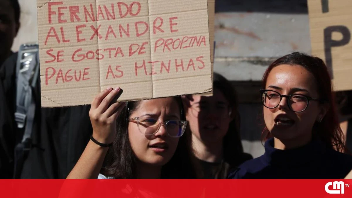 Portuguese University Students Protest Tuition Hike Plan