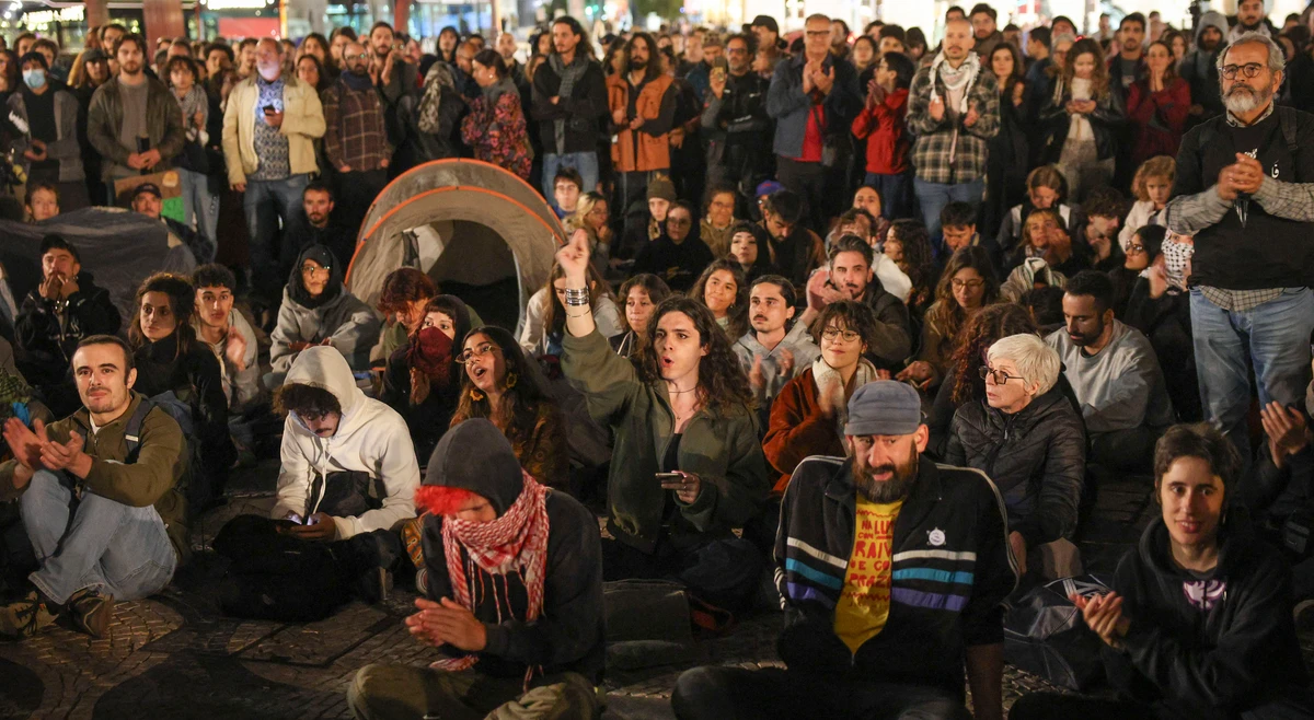 Source image accompanying: Court Backs Protesters Following Rossio Camp: Major Housing Marches Confirmed for Saturday